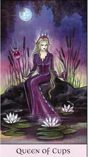 Lá Queen of Cups - Crystal Visions Tarot