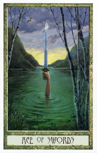 Ý nghĩa lá Ace of Swords trong bộ Druidcraft Tarot