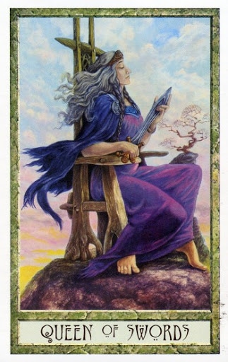 Ý nghĩa lá Queen of Swords trong bộ Druidcraft Tarot