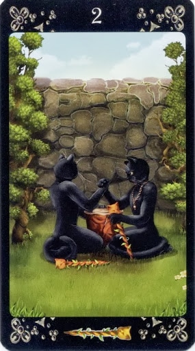 Ý nghĩa lá Two of Wands trong bộ Black Cats Tarot