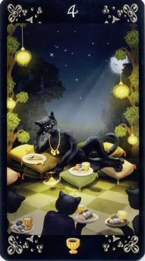Ý nghĩa lá Four of Cups trong bộ Black Cats Tarot