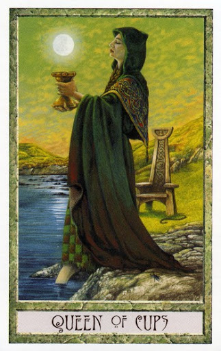 Ý nghĩa lá Queen of Cups trong bộ Druidcraft Tarot