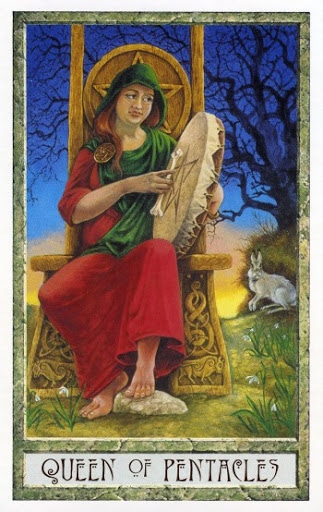 Ý nghĩa lá Queen of Pentacles trong bộ Druidcraft Tarot