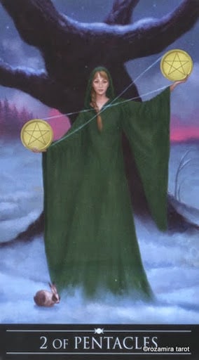 Ý nghĩa lá 2 of Pentacles trong bộ Silver Witchcraft Tarot