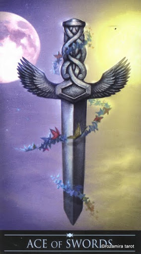 Ý nghĩa lá Ace of Swords trong bộ Silver Witchcraft Tarot