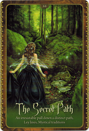 Ý nghĩa lá The Secret Path trong bộ Wild Wisdom of The Faery Oracle