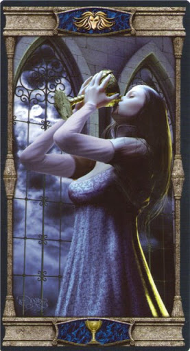 Ý nghĩa lá Queen of Cups trong bộ bài Vampires Tarot of the Eternal Night