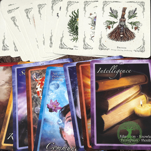 Tarot - Oracle - Giống Và Khác Như Thế Nào? 2 Ảnh: Nguyễn Hiếu